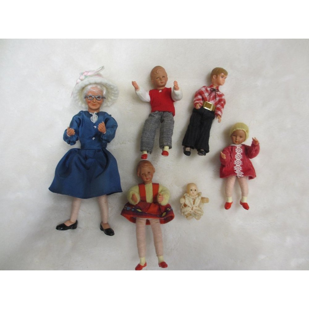 LOT OF 4 CACO MINIATURE HANDMADE DOLLS PLUS 2 PLASTIC DOLLS